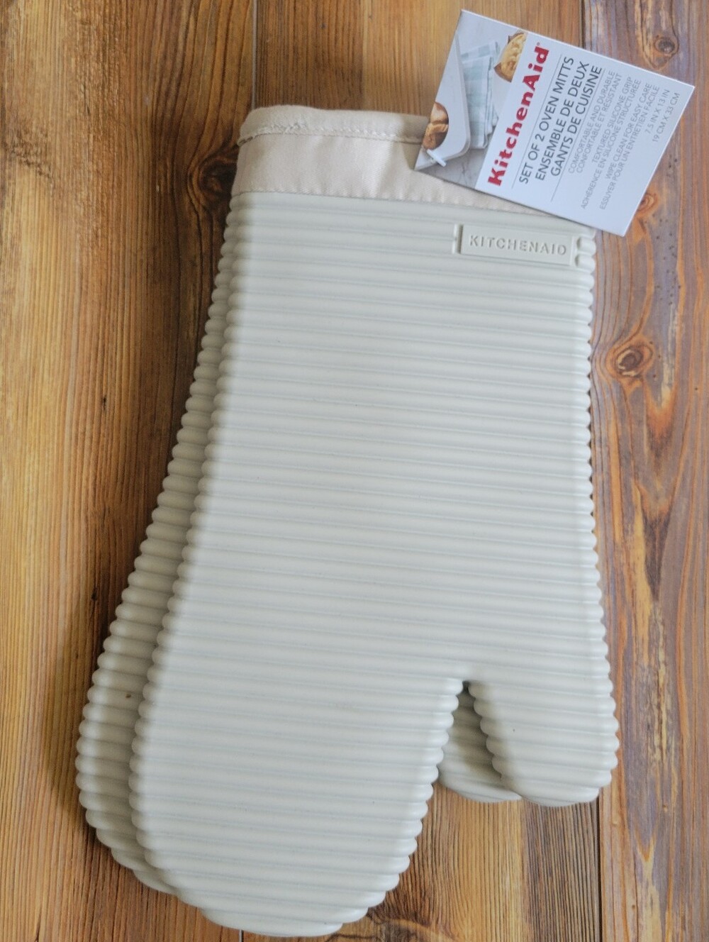 NWT Kitchen Aid Oven Mitts Set Silicone Grip